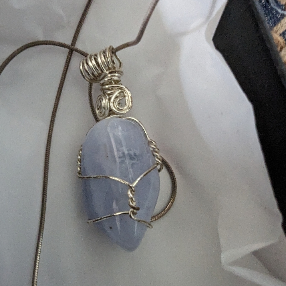 Chalcedony Pendant Blue 925 Chunky Wire Frame Teardrop Solitaire Twisted Wire Th
